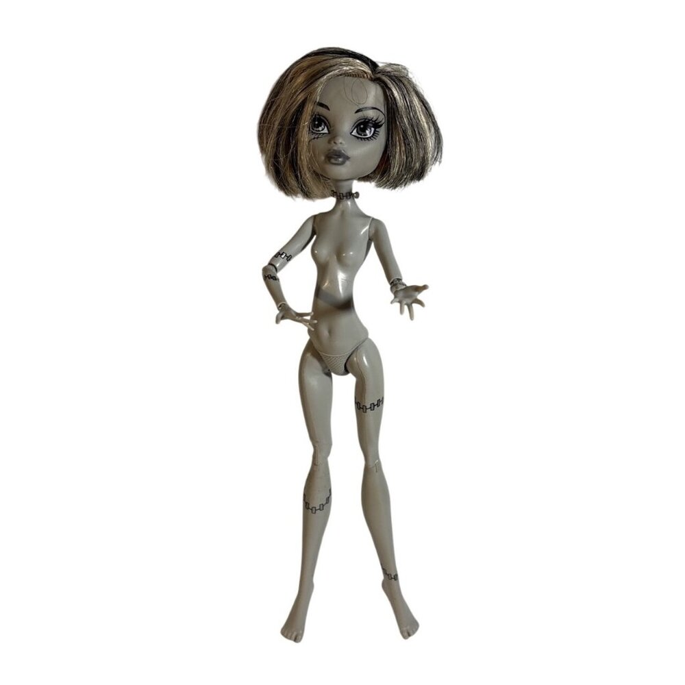 Monster High Frankie Stein Skull Shores Black & White Beach Doll READ